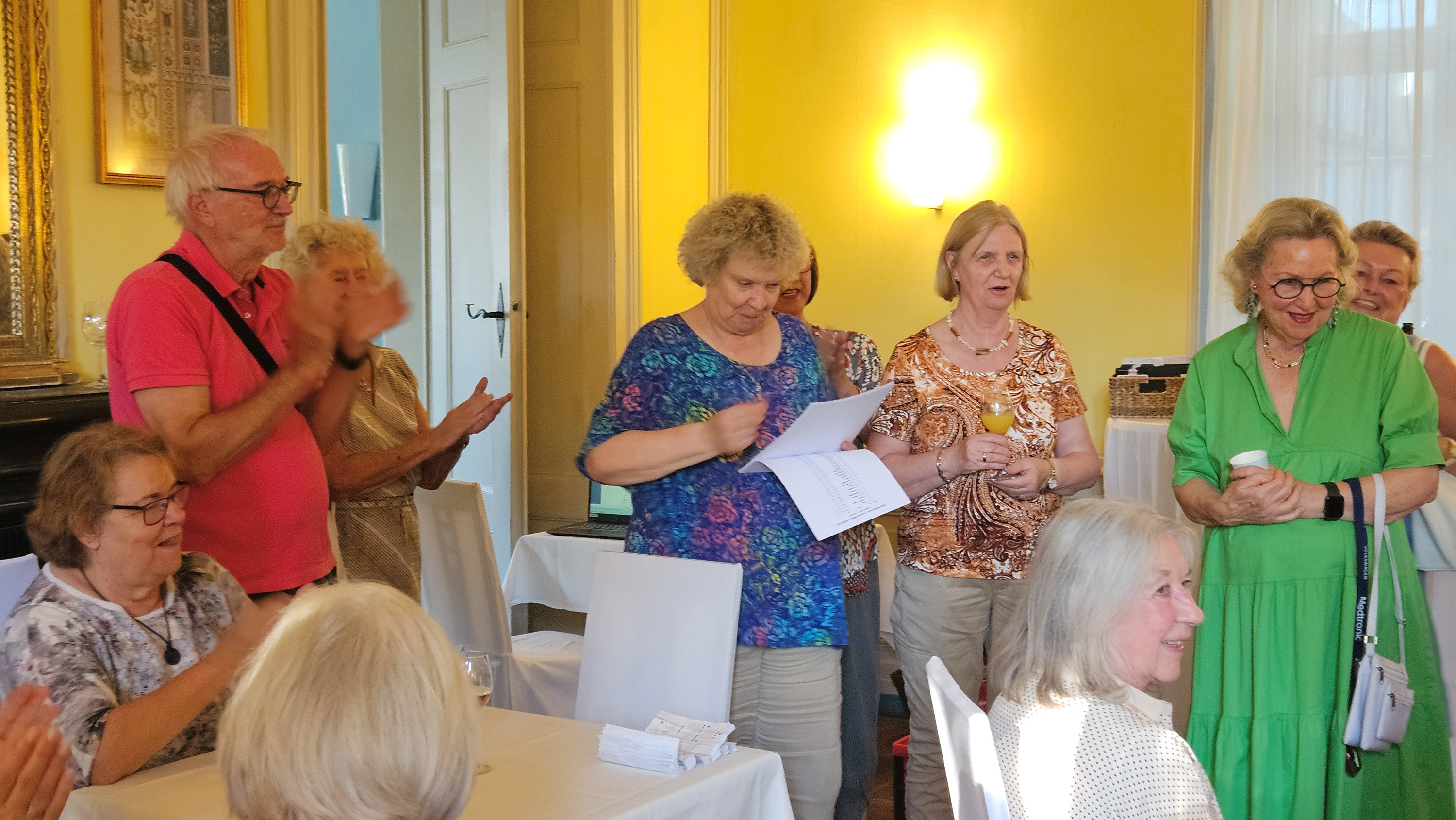 Bridgegruppe im Gelben Salon